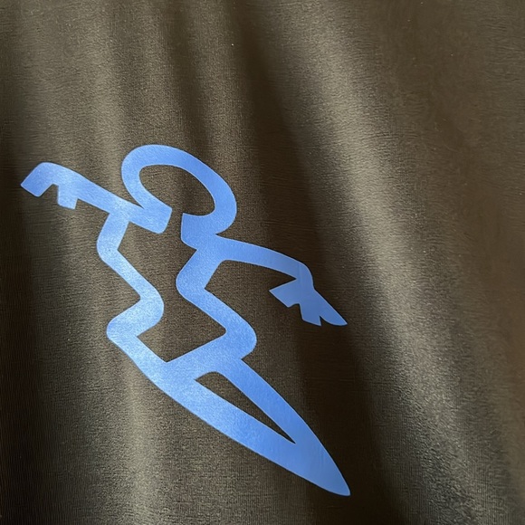 New without tags! Da Hui born in Hawaii by a group of surfers 🏄‍♂️ Shark 🦈 Tooth - Picture 3 of 8